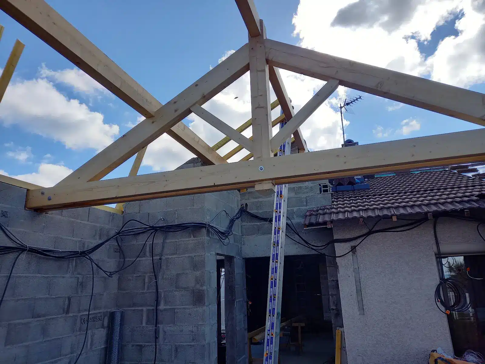 agrandissement maison sur existant avec charpente apparente (1)